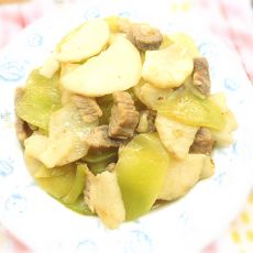 山药莴笋炒肉的做法
