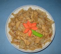 白菜炒豆腐皮的做法