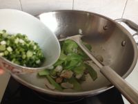 莴笋百合炒肉片的做法