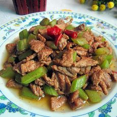 莴笋丁炒瘦肉的做法
