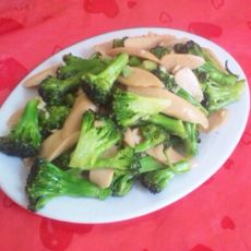 西兰花炒鸡肉肠的做法 西兰花炒鸡肉肠的做法