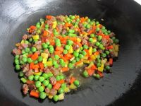 豌豆焖腊肠丁的做法