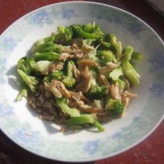 西兰花炒核桃仁的做法