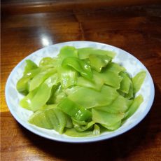 青椒炒莴笋的做法 青椒炒莴笋的做法