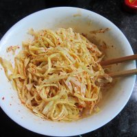 拌白菜蛋丝的做法