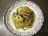 莴笋炒蘑菇的做法