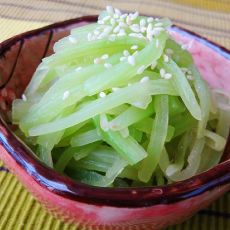麻油莴笋丝的做法 麻油莴笋丝的做法