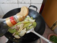 山药莴笋炒肉的做法
