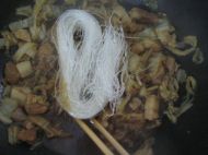 红烧肉炖白菜粉丝的做法