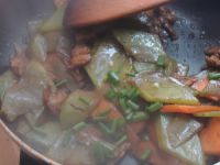 胡萝卜莴笋炒里脊肉片的做法