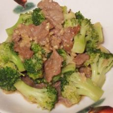 蒜蓉肉片炒西兰花的做法