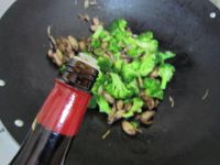 西兰花炒乌贼干的做法