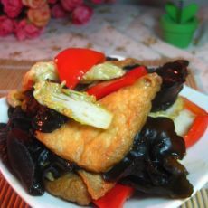 木耳白菜油豆腐的做法 木耳白菜油豆腐的做法