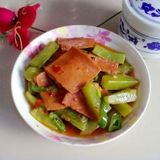 莴笋烧午餐肉的做法 莴笋烧午餐肉的做法