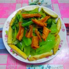 鱿鱼豆干炒莴笋的做法 鱿鱼豆干炒莴笋的做法