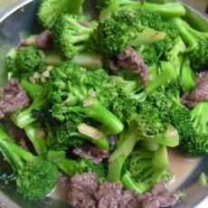 炒牛肉西兰花的做法