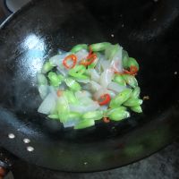 莴笋炒粉皮的做法