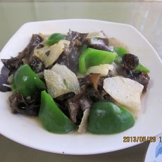 木耳炒山药的做法