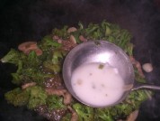 肉炒西兰花的做法