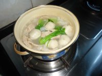 鱼蛋肉饼粿条汤的做法