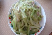 肉炒西芹的做法