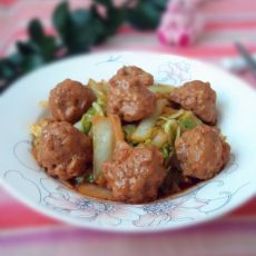 白菜烩肉丸的做法 白菜烩肉丸的做法