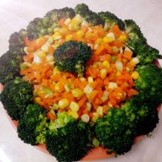 西兰花玉米胡萝卜炒粒拼盘的做法
