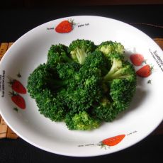 凉拌西兰花的做法