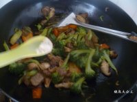 肉炒香菇西兰花的做法