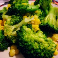 西兰花炒甜玉米的做法