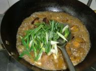 五花肉炖山药的做法