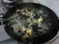 莴笋木耳鸡蛋的做法