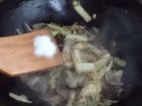 木耳平菇炒白菜的做法