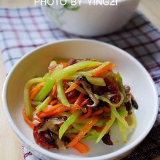 腊肠三丝的做法 腊肠三丝的做法
