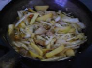 土豆炖肉片白菜的做法