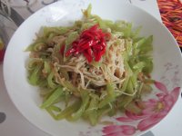 金针菇炒莴笋的做法