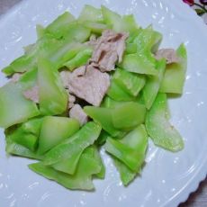 肉片炒西兰花菜杆的做法 肉片炒西兰花菜杆的做法