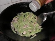 莴笋炒肉丝 的做法