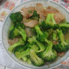 五花肉炒西兰花的做法 五花肉炒西兰花的做法