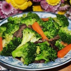 牛肉炒西兰花的做法