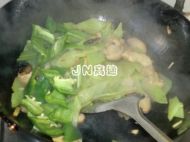 香菇鸡片炒莴笋的做法