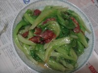 腊肠炒生菜的做法