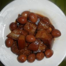 红烧肉烧鹌鹑蛋的做法 红烧肉烧鹌鹑蛋的做法