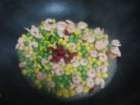 青豆粟米虾仁的做法