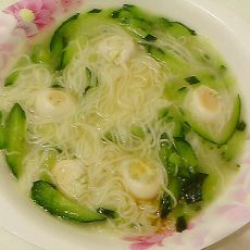 黄瓜鹌鹑挂面的做法 黄瓜鹌鹑挂面的做法