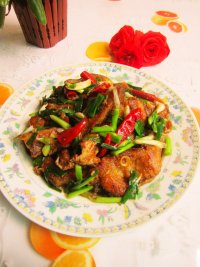 大蒜煮鱼的做法