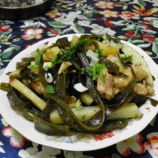 海带鸡片炖土豆的做法 海带鸡片炖土豆的做法