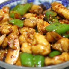 青椒鲍菇鱼块的做法 青椒鲍菇鱼块的做法