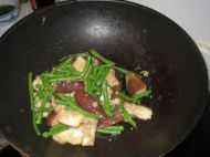 腐乳煮豆角茄子的做法