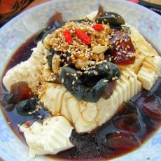 蒜汁皮蛋豆腐的做法